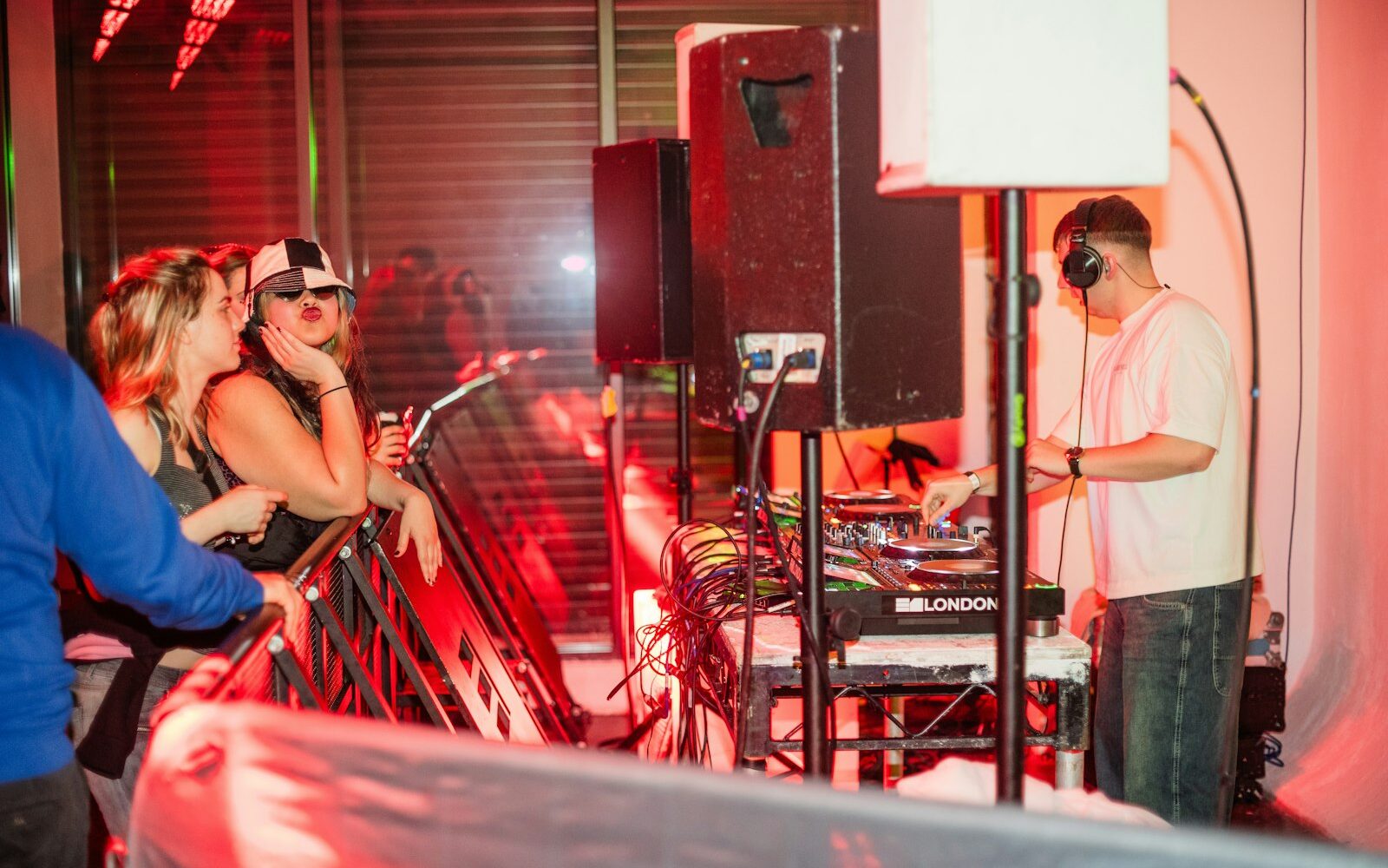 360 vs Instant Photo Booth: Which Is Right for Your Event?