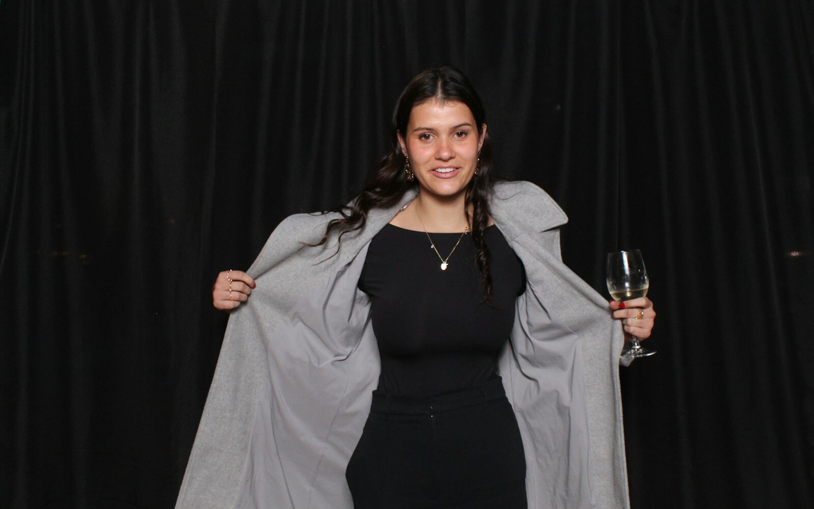 15 Wedding Photo Booth Ideas to Wow Your Guests