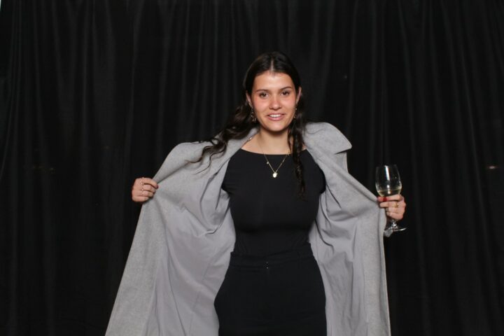 15 Wedding Photo Booth Ideas to Wow Your Guests